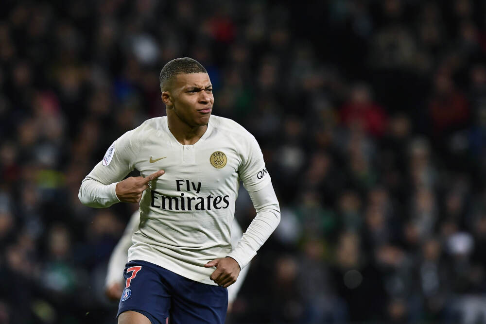   记者：拜仁准备2500万欧引进艾希霍恩，替代可能离队的格雷茨卡